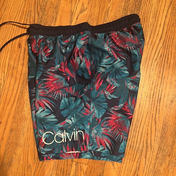Calvin Klein swim trunks - Picture 9 of 11